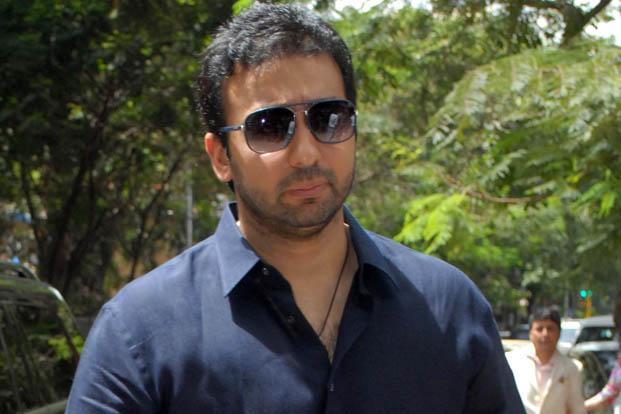 Raj Kundra performs puja, Shilpa tweets 'thanks, mom'